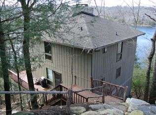305 Kanasdatsi Dr, Brevard, NC 28712