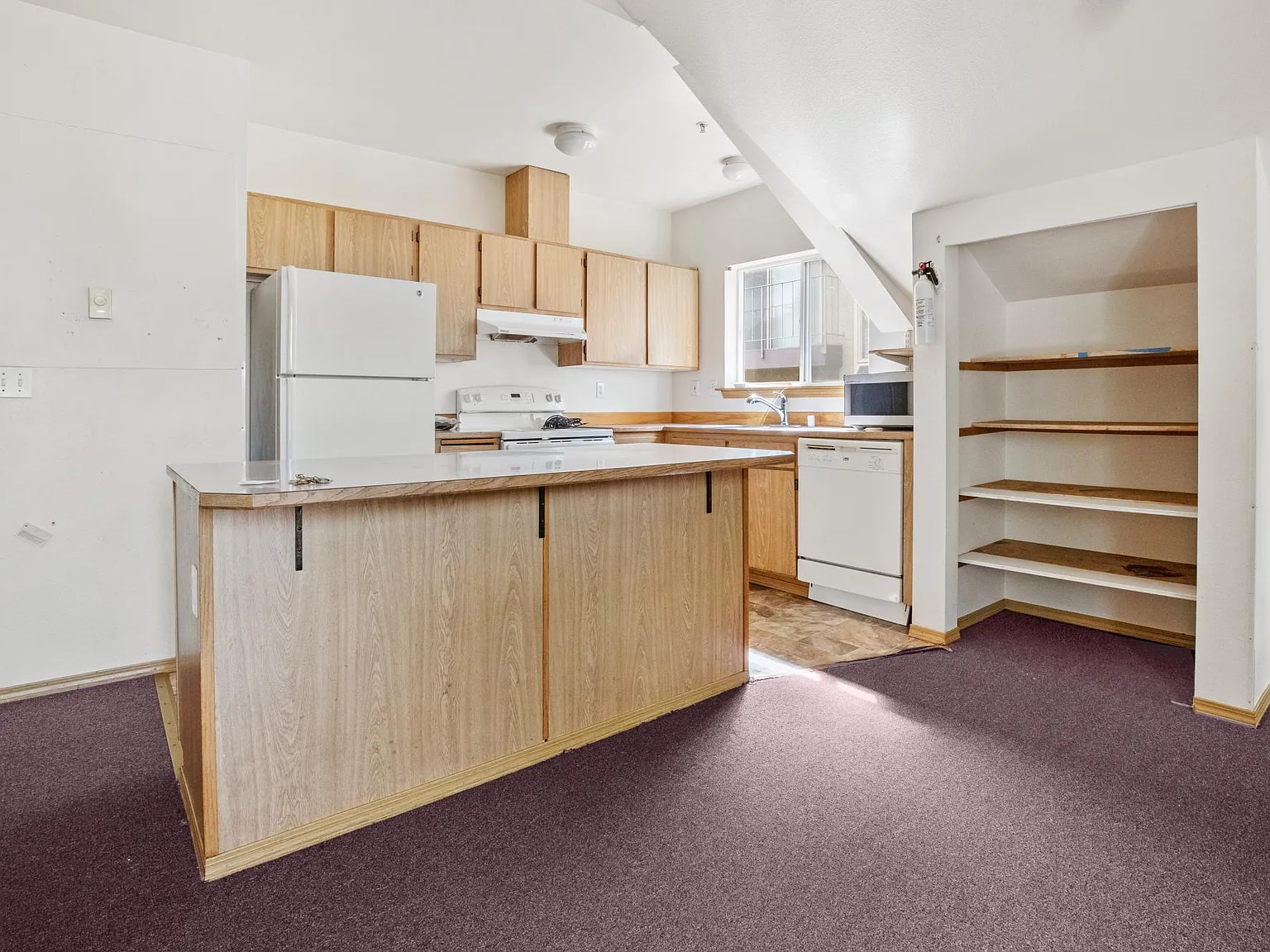 6 bed, 1200 sqft, $6,500 — Photo 4