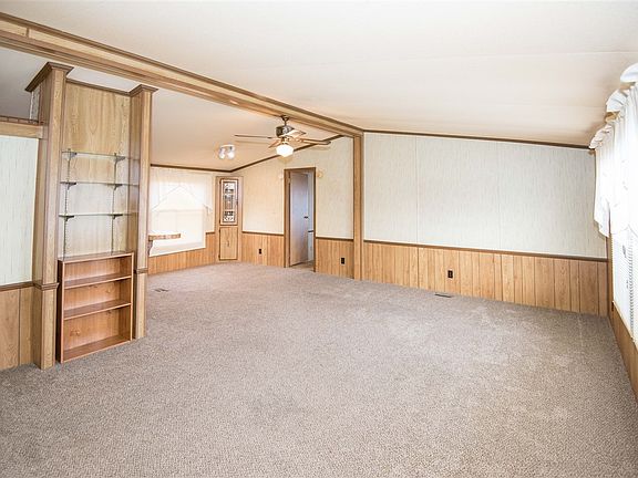 3rd image of 105 Caplan St