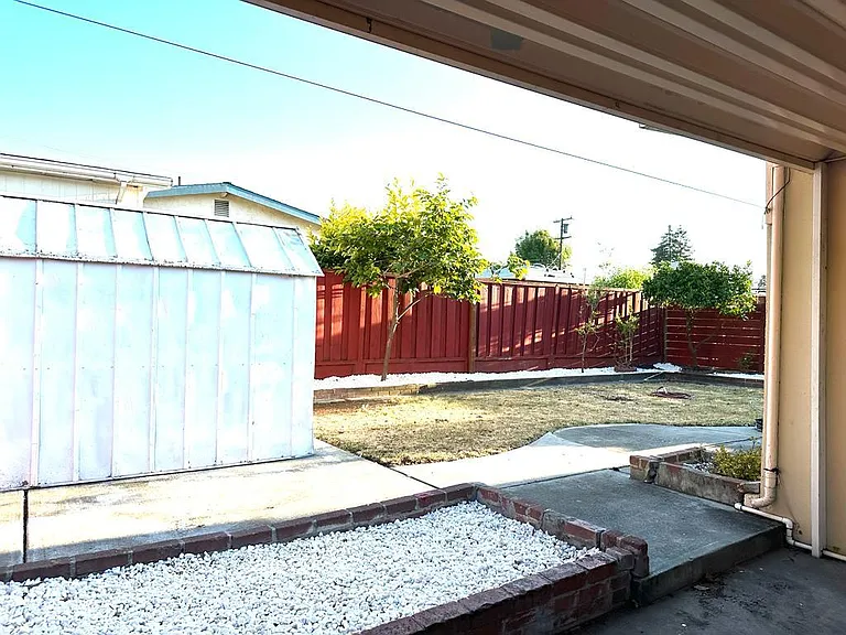 656 E Duane Ave — Photo 12