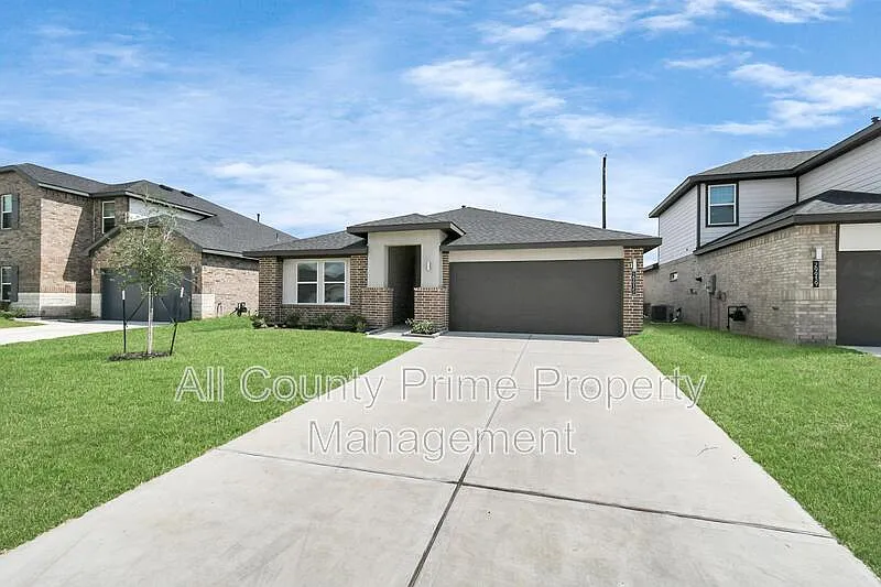 4 bed, 2.0 bath, 2035 sqft, $2,399 — Photo 1
