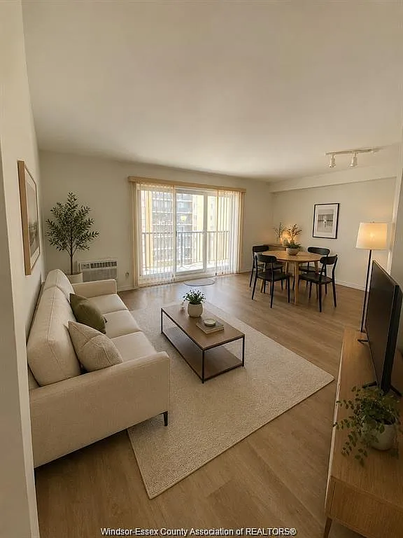 1 bed, 1.0 bath, 709 sqft, $1,700 — Photo 2
