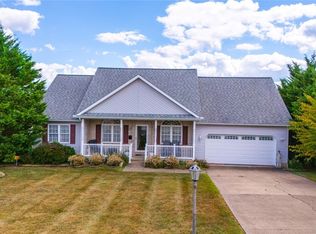 46381 Country Lake Dr, Saint Clairsville, OH 43950