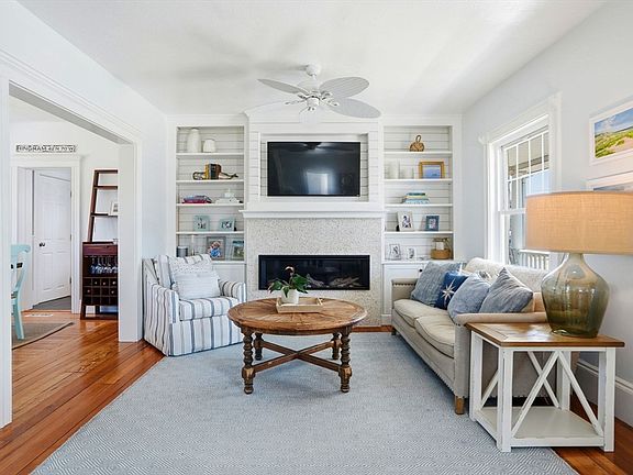 4th image of 26 Manomet Ave
