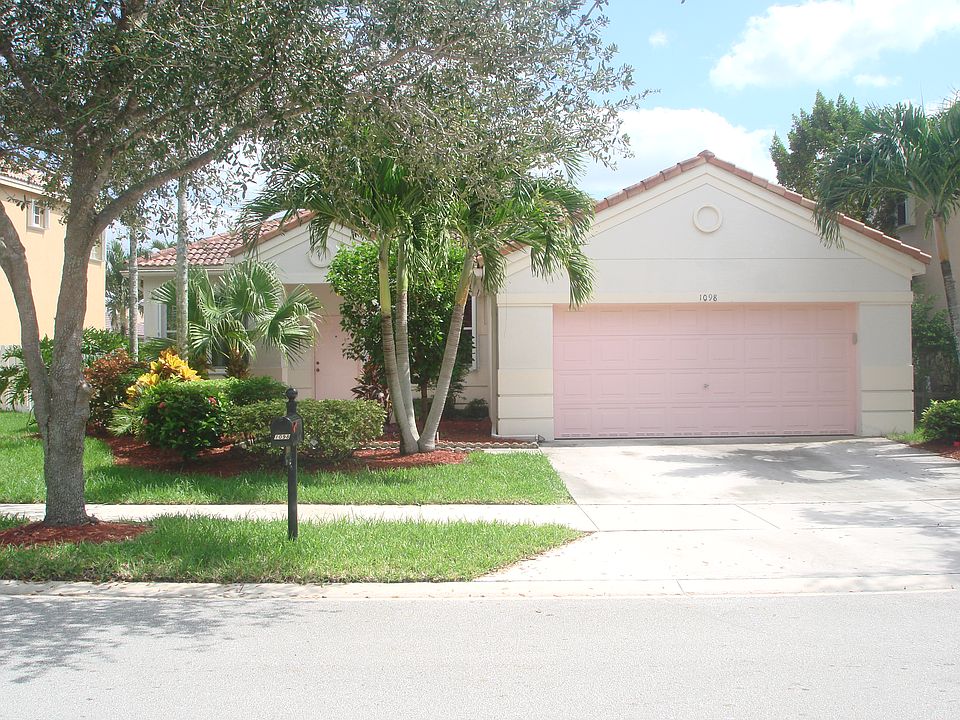 1st image of 1098 Hidden Valley Way