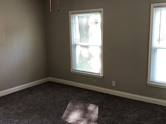 5th image of 403 Highland Dr