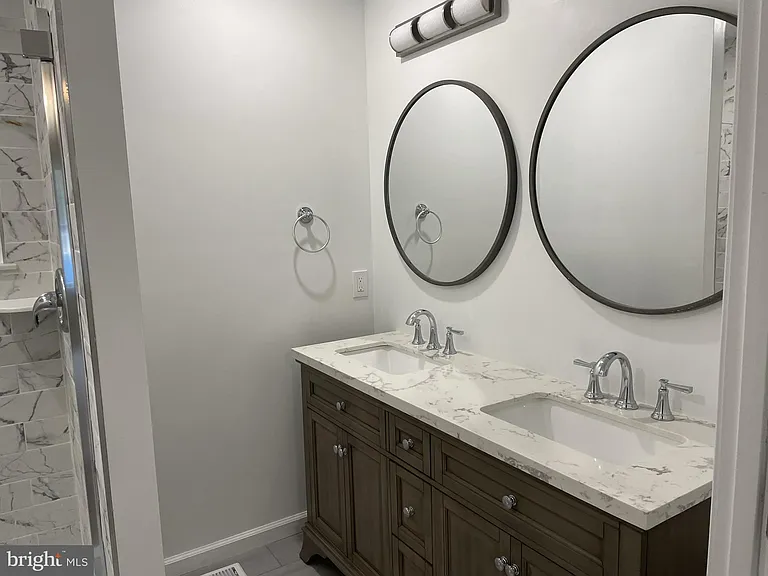 1666 Hemlock Cir — Photo 22