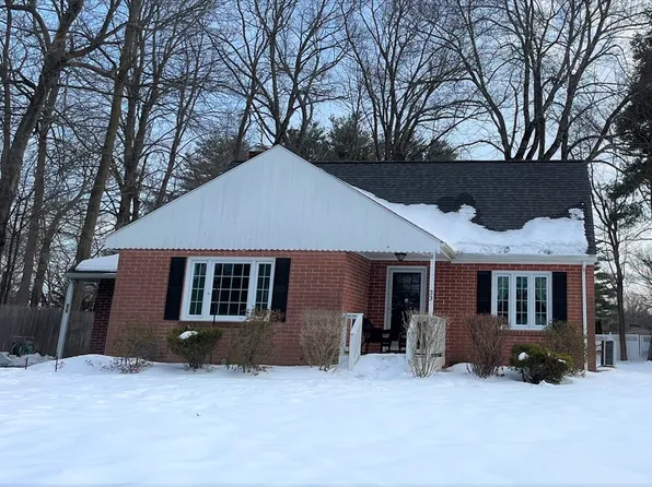 33 Brewster St, Springfield, MA 01119
