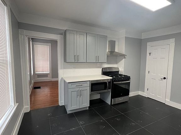 5th image of 127 Clay St Floor 1