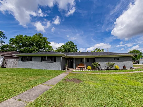 2102 7th St, Port Neches, TX 77651
