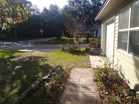 Ample parking space in front of house