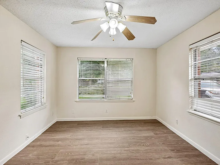6401 Rowan Ln — Photo 16