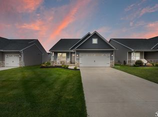 8289 Grande Lake Cir, Temperance, MI 48182