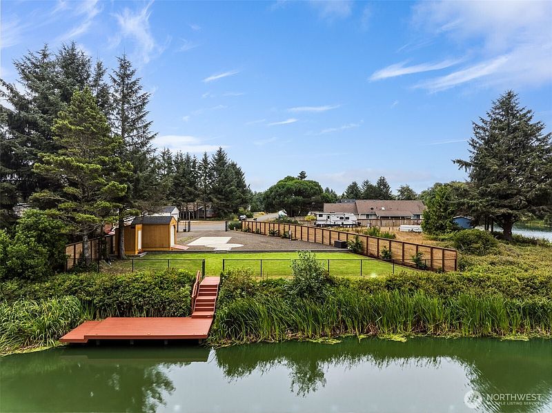 2nd image of 735 Swan Court SE