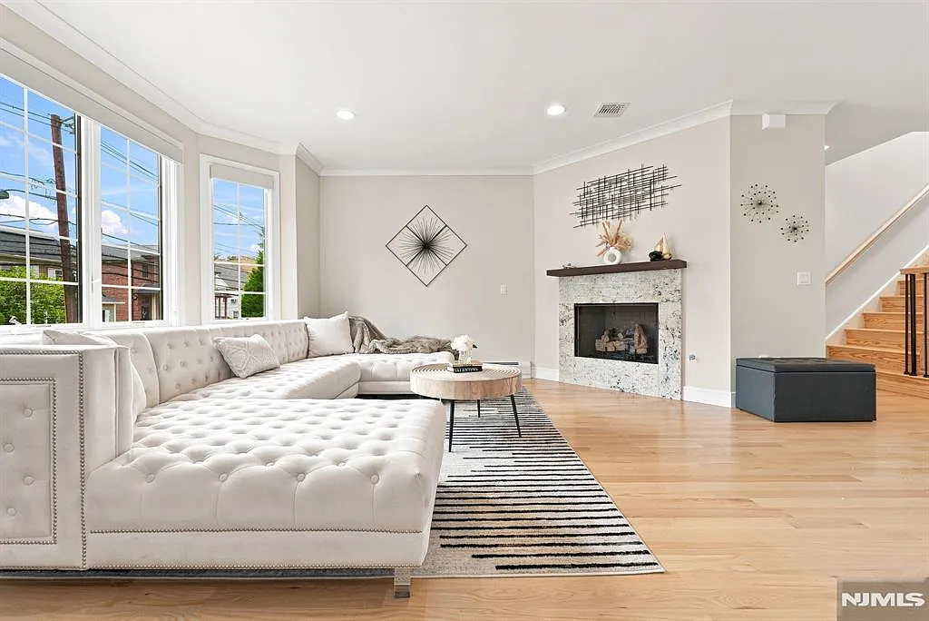 3 bed, 2000 sqft, $5,200 — Photo 3