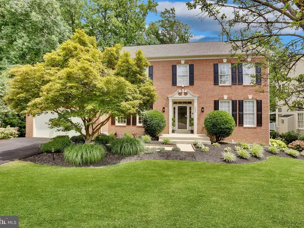 5027 Whisper Willow Dr, Fairfax, VA 22030