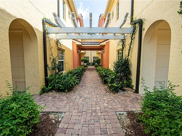 8600 Via Rapallo Dr #204 — Photo 5