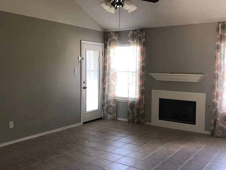 417 N Englewood Ave — Photo 5