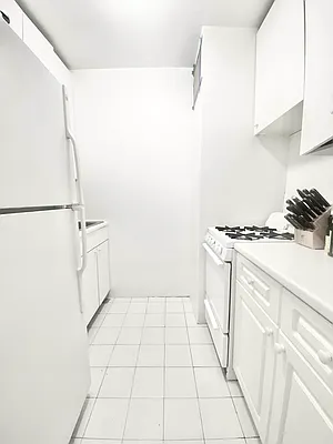 Rented by Bond New York | media 23