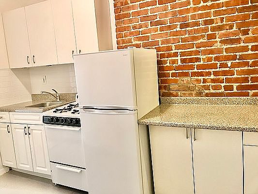 3rd image of 409 W 50th St APT 2C