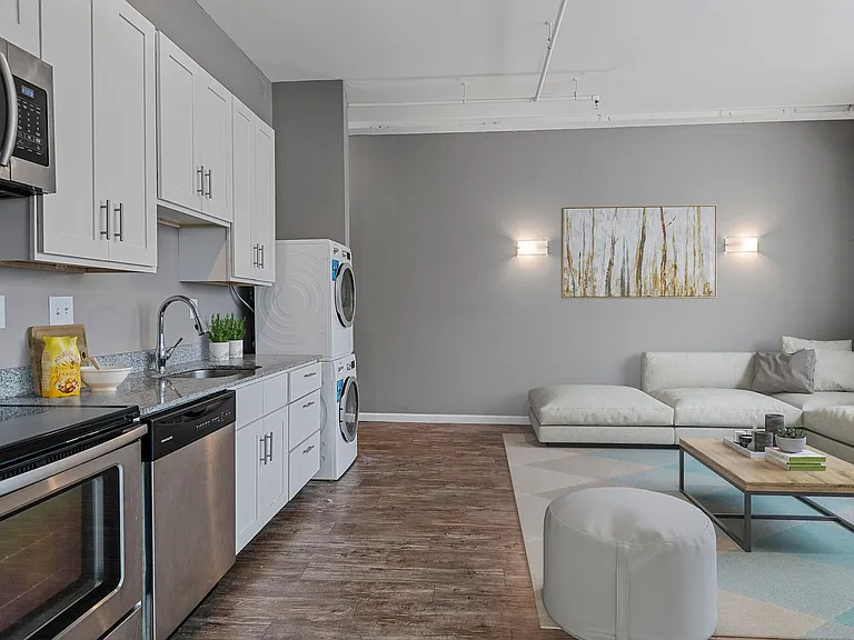 4242 Lindell — Photo 24