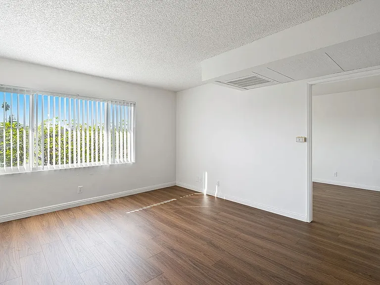 Azusa Gardens Apartments — Photo 11