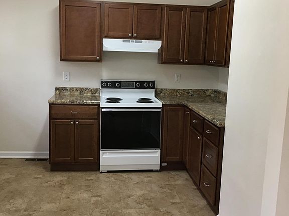 kitchen cabinets/countertops just 2 years old
