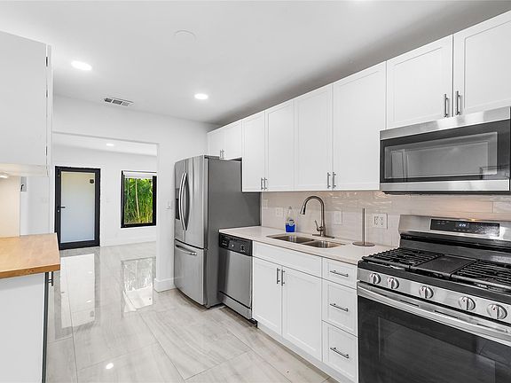 5th image of 5217 NE 4th Avenue