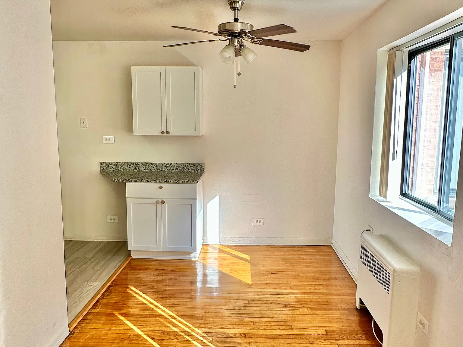 1512 W Farwell Ave — Photo 4