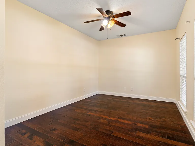 2522 Primrose Ln — Photo 15