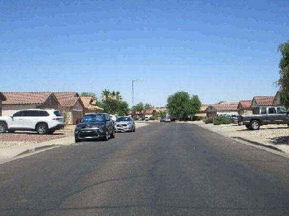 Exterior Neighborhood (street photo)