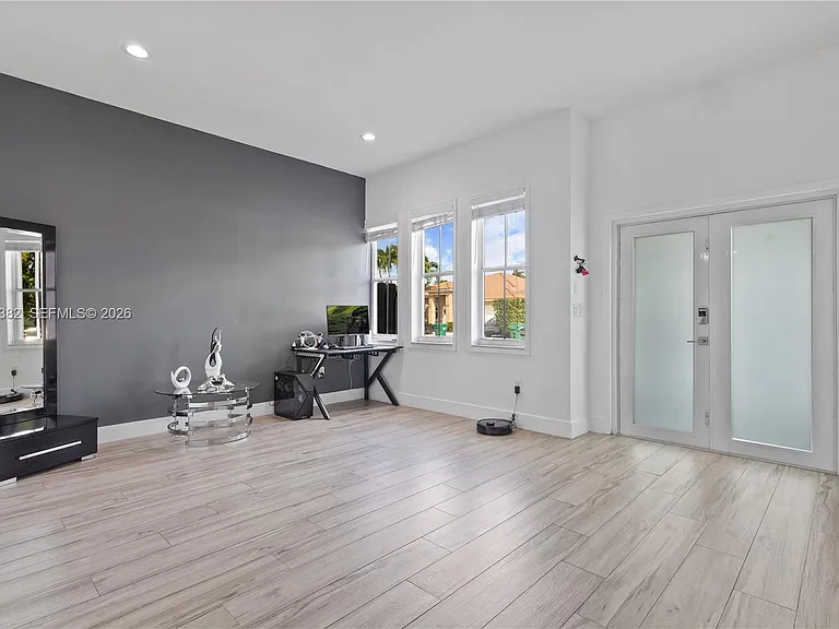 8218 SW 163rd Pl — Photo 2