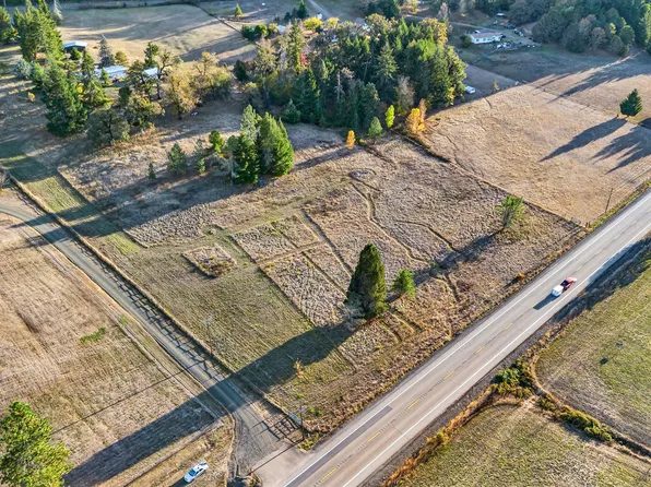562 Crater Rd, Camas Valley, OR 97416