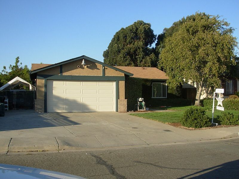 2nd image of 1930 Teresa Ln