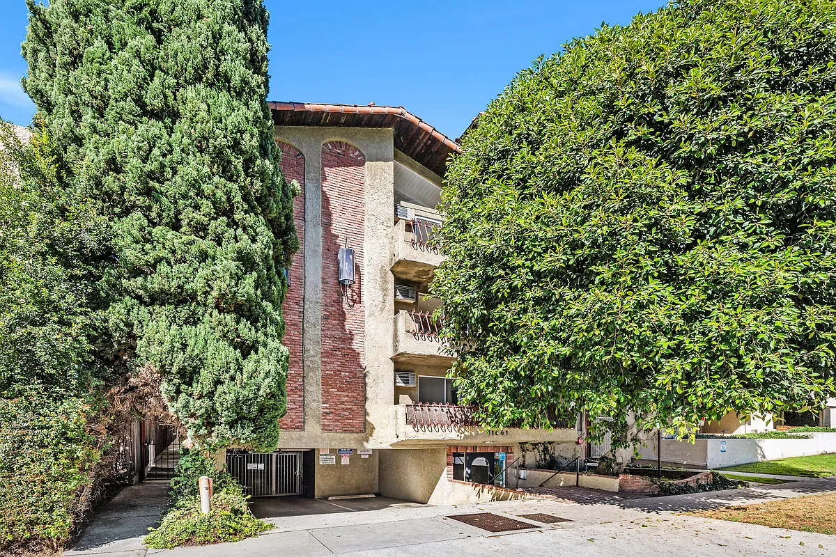Building Photo - 11661 Goshen Ave #302