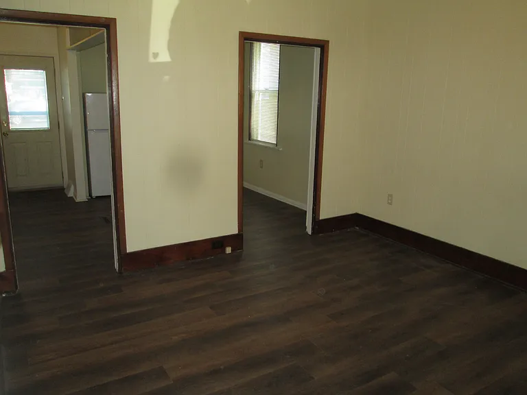 1208 Holmes St — Photo 7