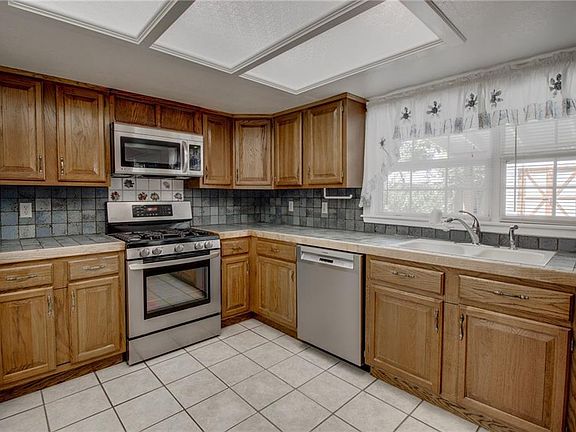 2nd image of 1413 Lorraine Dr