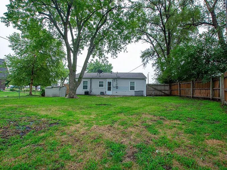 1410 Lindwood Dr — Photo 20