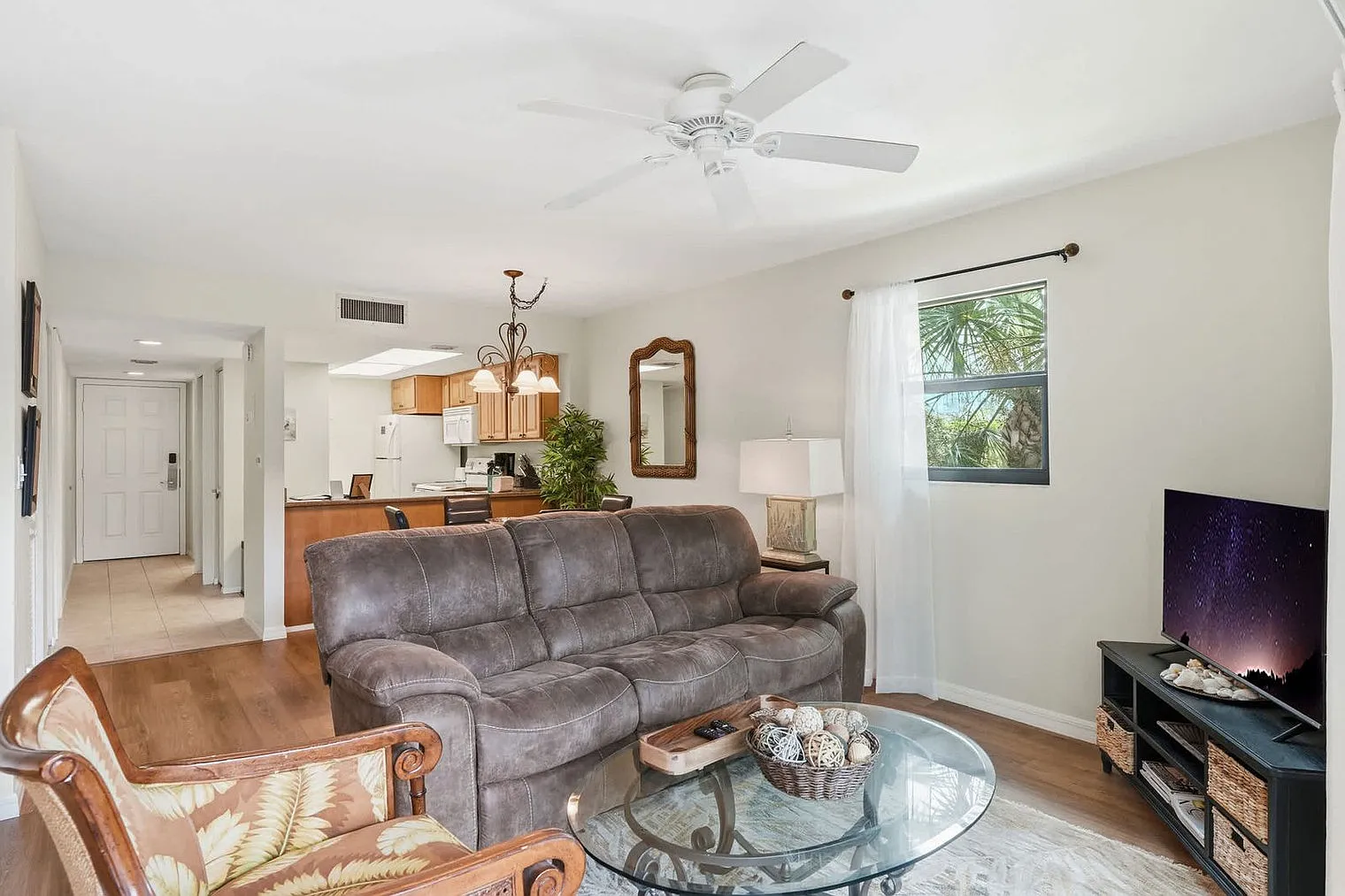 1 bed, 2.0 bath, 861 sqft, $3,420 — Photo 1