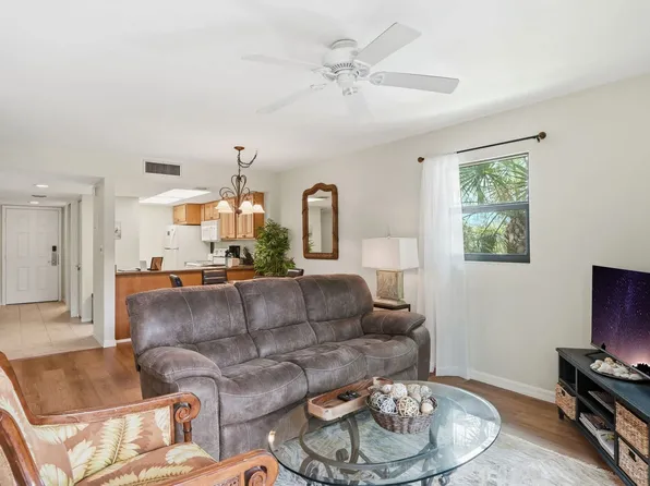 600 Neapolitan Way, Naples, FL