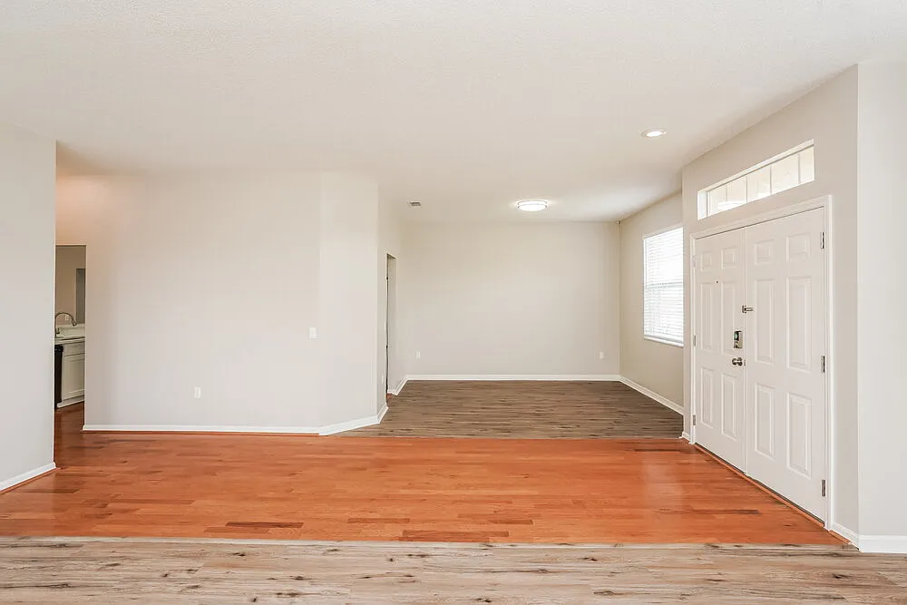 3 bed, 2.0 bath, 2038 sqft, $3,790 — Photo 4