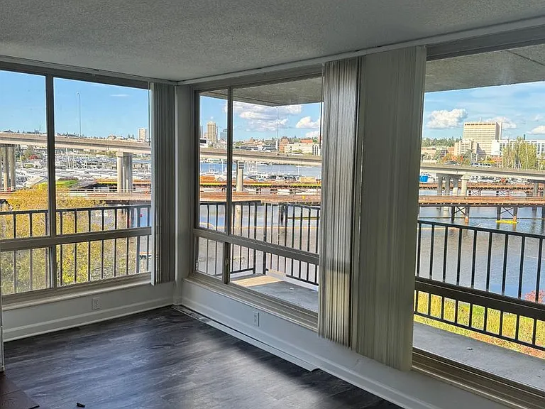 Four Seasons - 1 Bedroom Units available with amazing views by the water. Parking spots available! — Photo 6