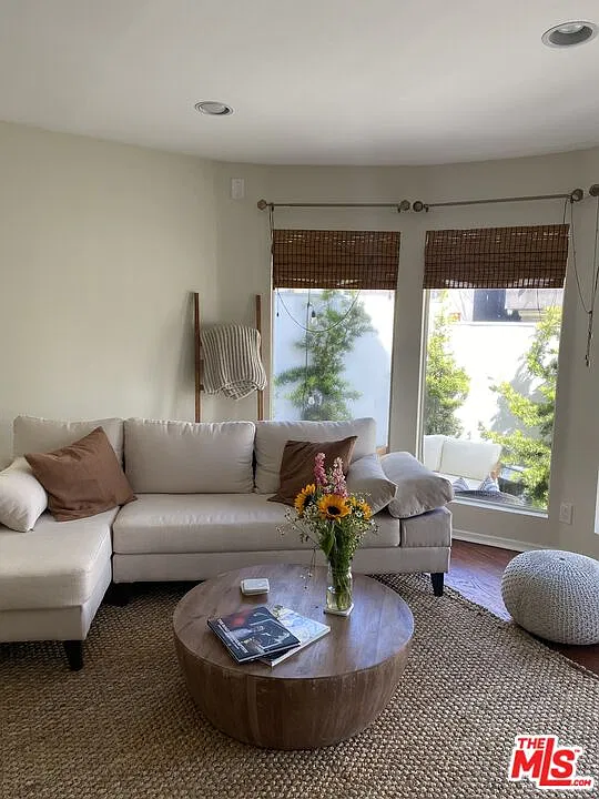 2 bed, 2.0 bath, 1050 sqft, $6,000 — Photo 2
