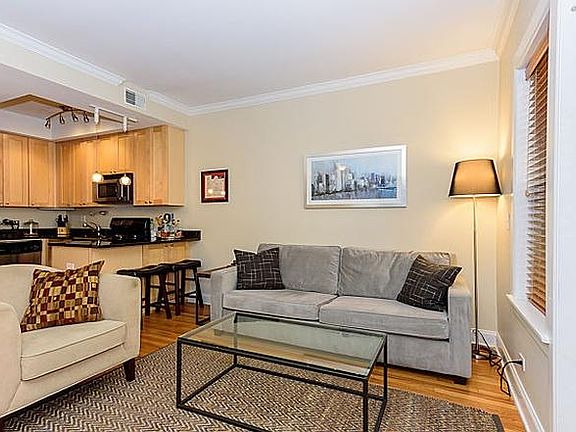 4th image of 2239 N Lincoln Ave APT 2A