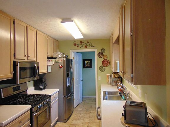 5th image of 115 Breen Ln