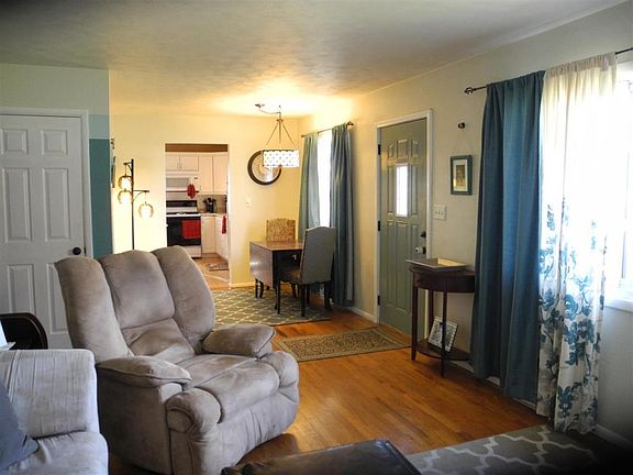 5th image of 1626 Crestwood Blvd