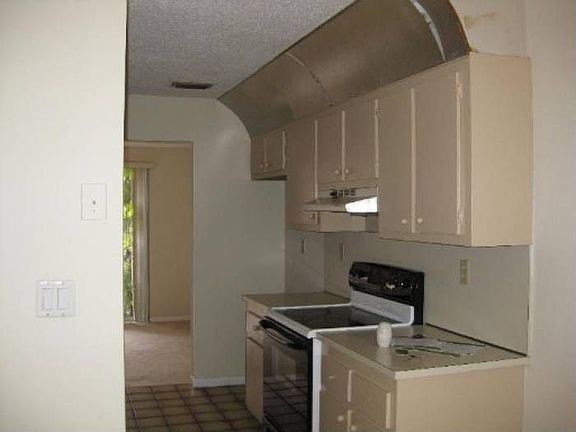 3rd image of 853 NW 81st Way