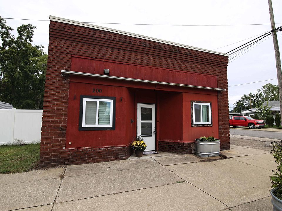 200 S Kalamazoo St, White Pigeon, MI 49099 | MLS #26050801 | Zillow
