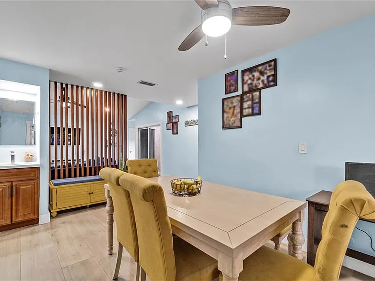 607 Village Lake Dr — Photo 8