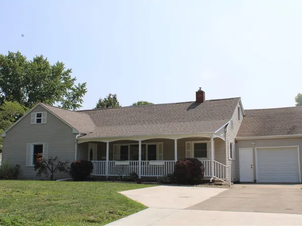 907 N Broadway St, Shelbyville, IL 62565
